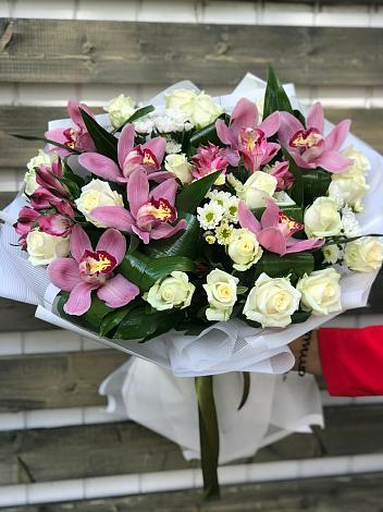 Букет цветов из: Розы и Хризантемы в Приморском