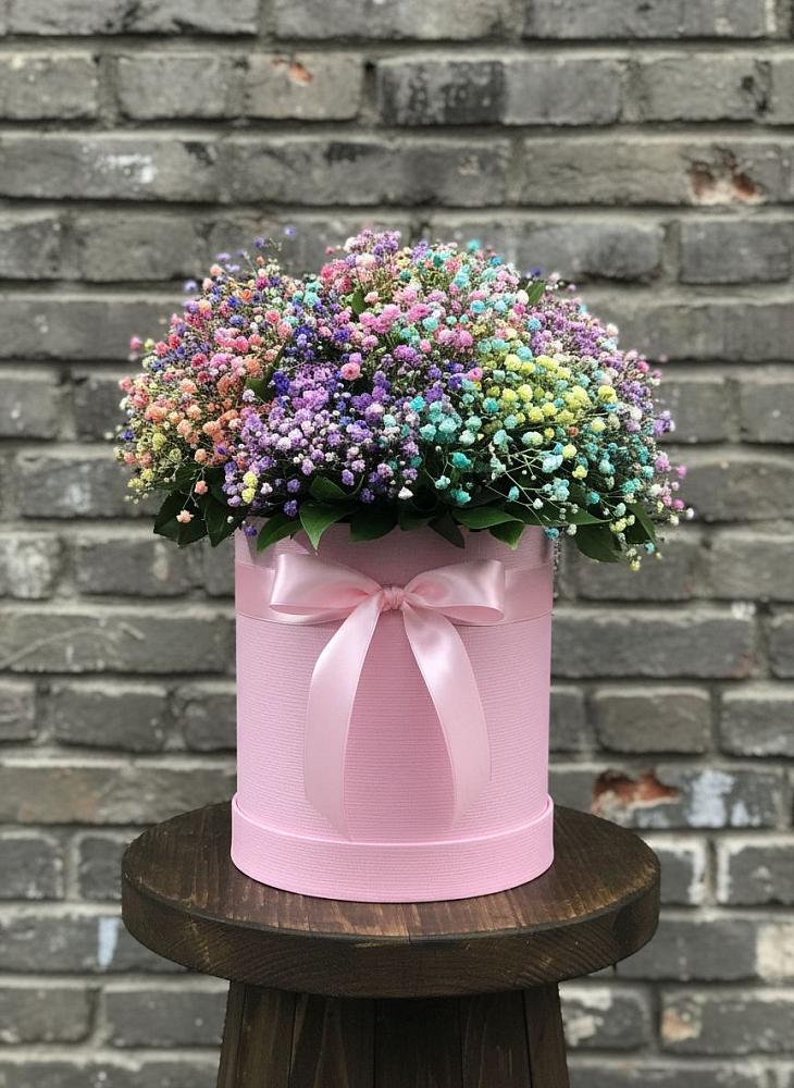 Цветочная композиция из Гипсофила и Розы в шляпной коробке в Приморском