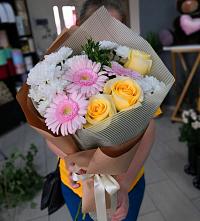 Букет цветов из:  Герберы, Розы и Хризантемы в Приморском