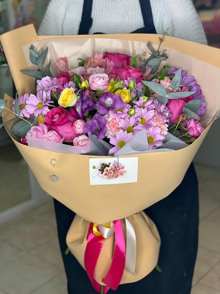 Букет цветов из: Хризантемы, Гвоздики и Альстромерии в Приморском