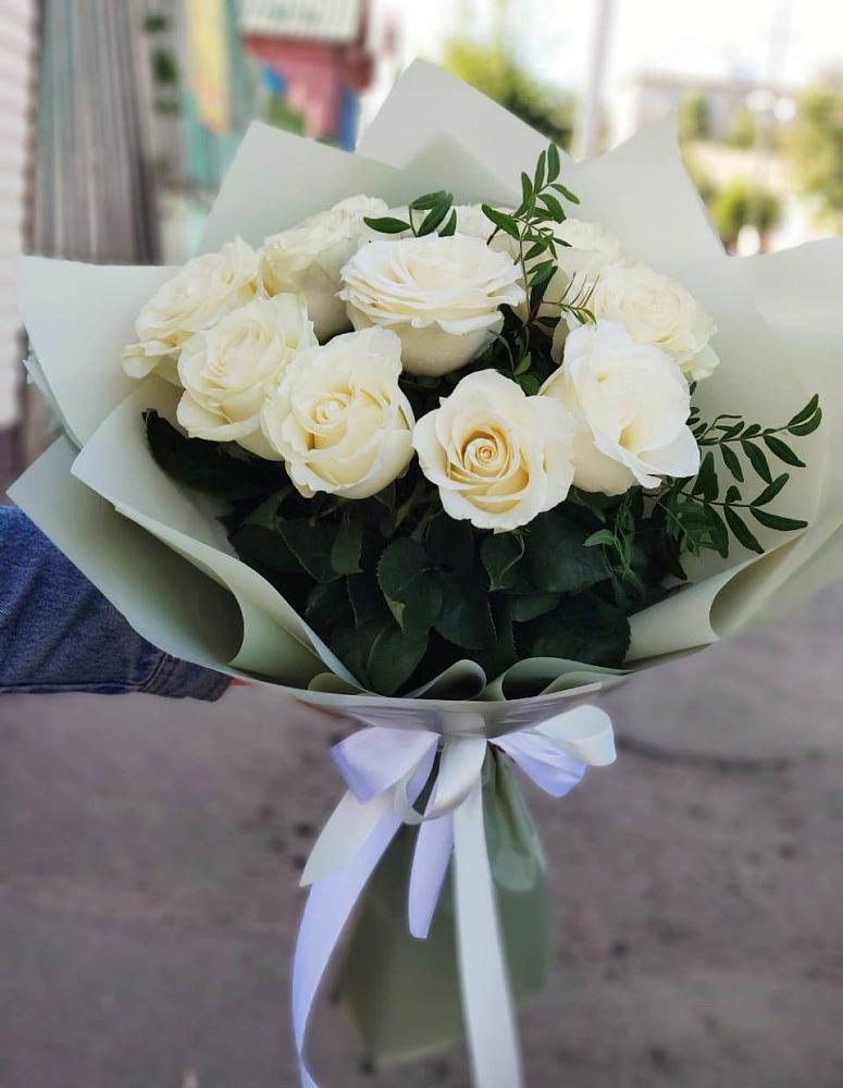 Букет Белые розы Проуд в Приморском
