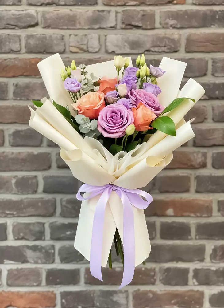 Букет цветов из: Лизиантусы и Розы в Приморском