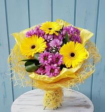 Букет цветов из:  Хризантемы и Герберы в Приморском