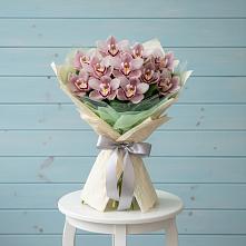 Букет цветов из:  Орхидеи и Розы #REPLACE_PRED# Приморском