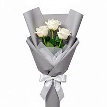 Букет 3 белые розы в Приморском