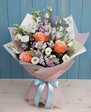 Букет цветов из:  Лизиантусы, Розы, Альстромерии и Гипсофила в Приморском