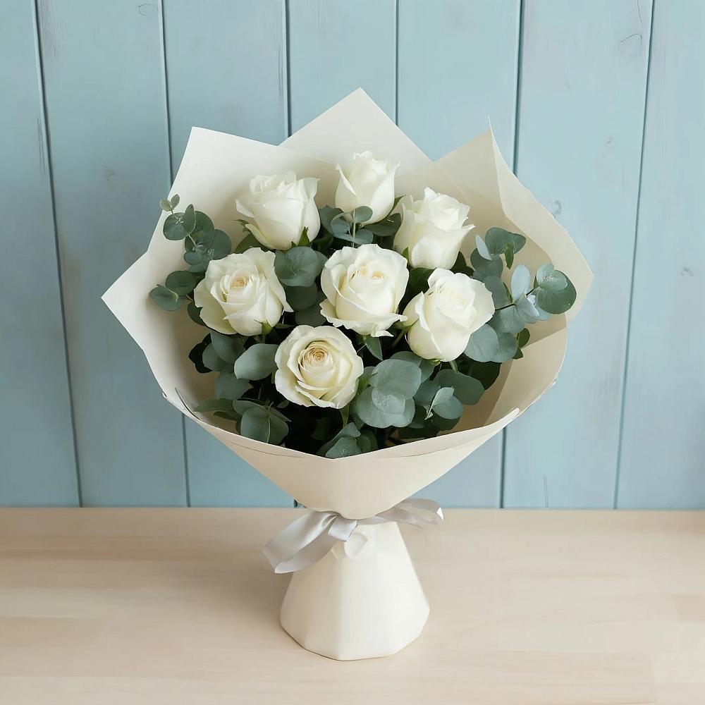 Букет Белые розы в Эвкалипте в Приморском