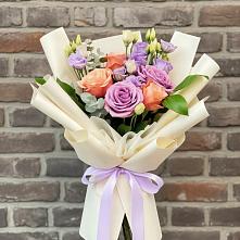 Букет цветов из:  Лизиантусы и Розы в Приморском