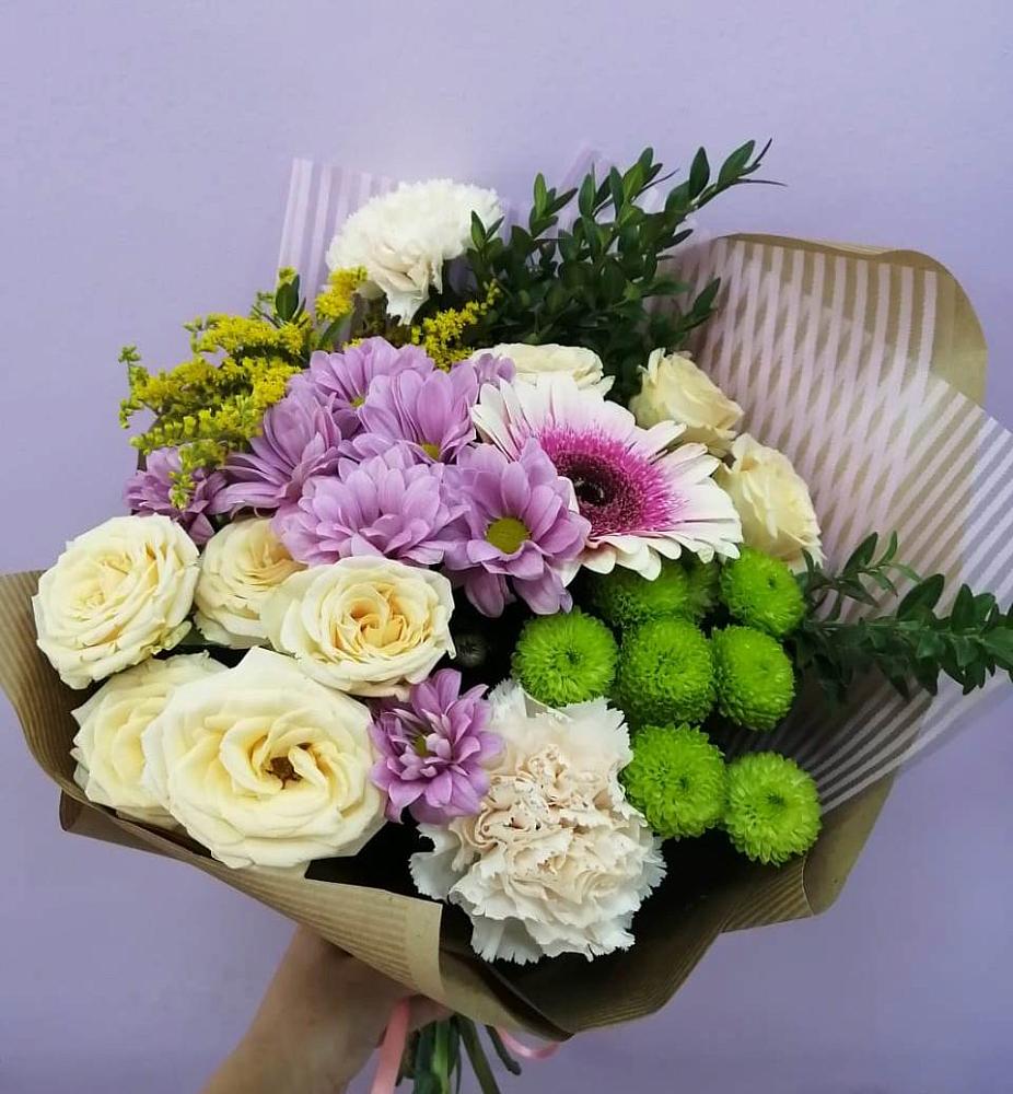 Букет цветов из: Хризантемы, Розы, Гвоздики и Герберы в Приморском