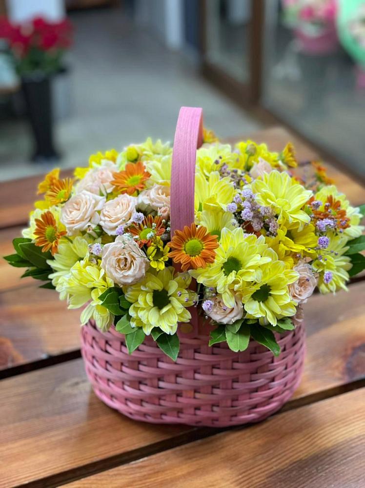 Цветочная композиция из Хризантемы и Розы в корзине в Приморском