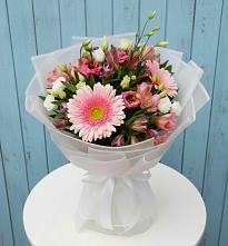 Букет цветов из:  Герберы, Альстромерии и Лизиантусы #REPLACE_PRED# Приморском
