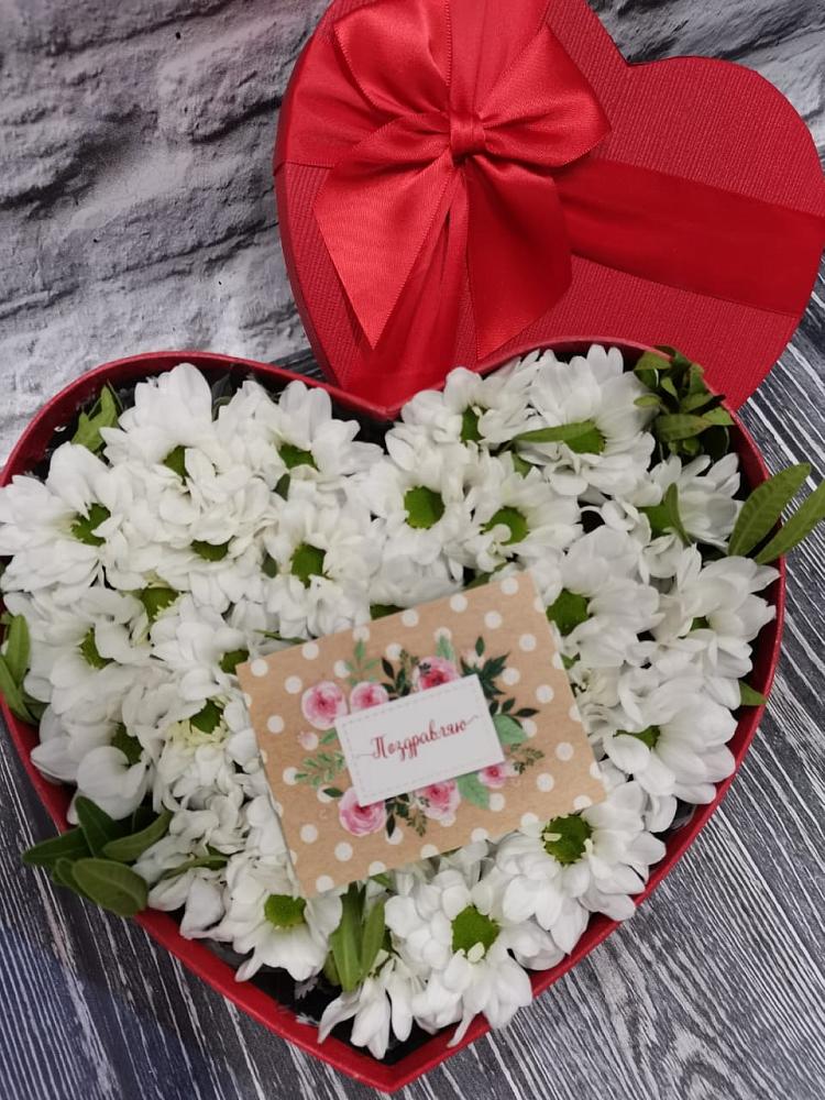 Цветочная композиция из Хризантемы в виде сердца в Приморском