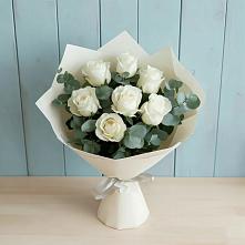Букет Белые розы в Эвкалипте в Приморском