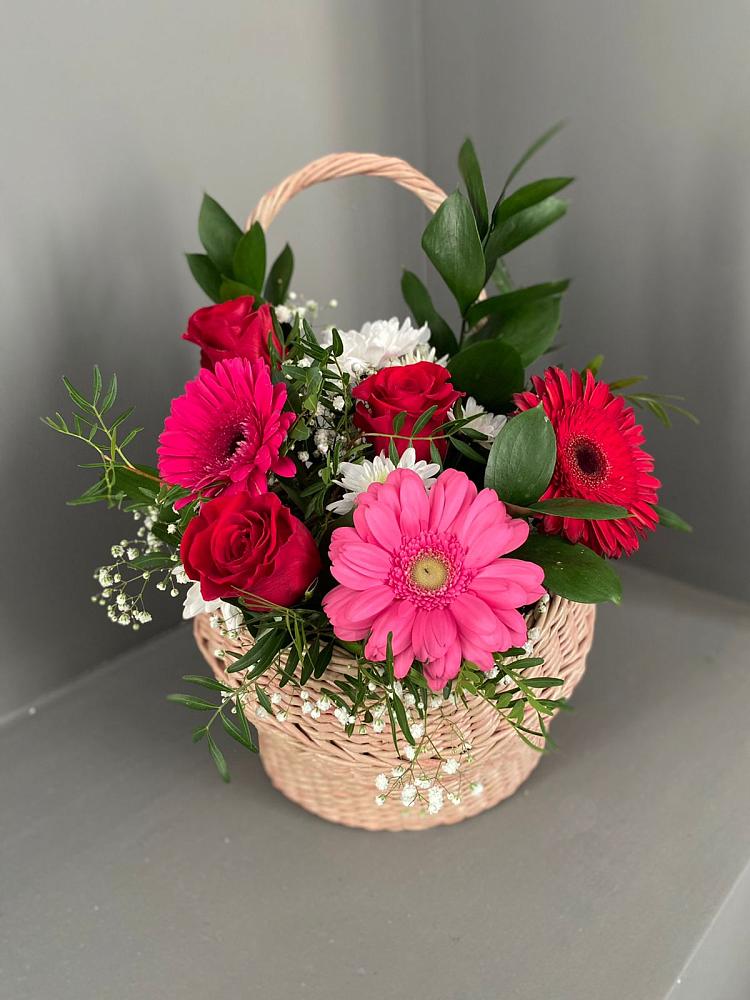 Цветочная композиция из Розы, Хризантемы и Герберы в корзине в Приморском