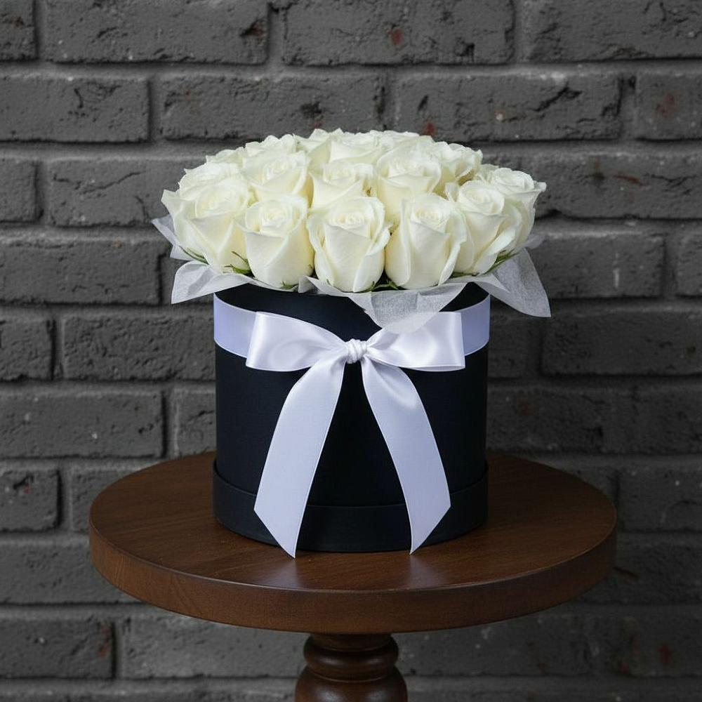 Цветочная композиция из Розы в шляпной коробке в Приморском