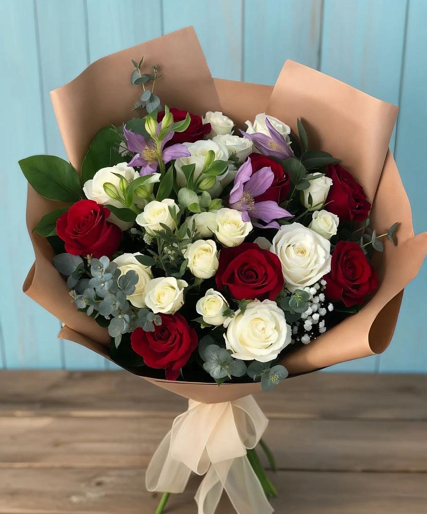 Букет цветов из: Розы и Альстромерии в Приморском