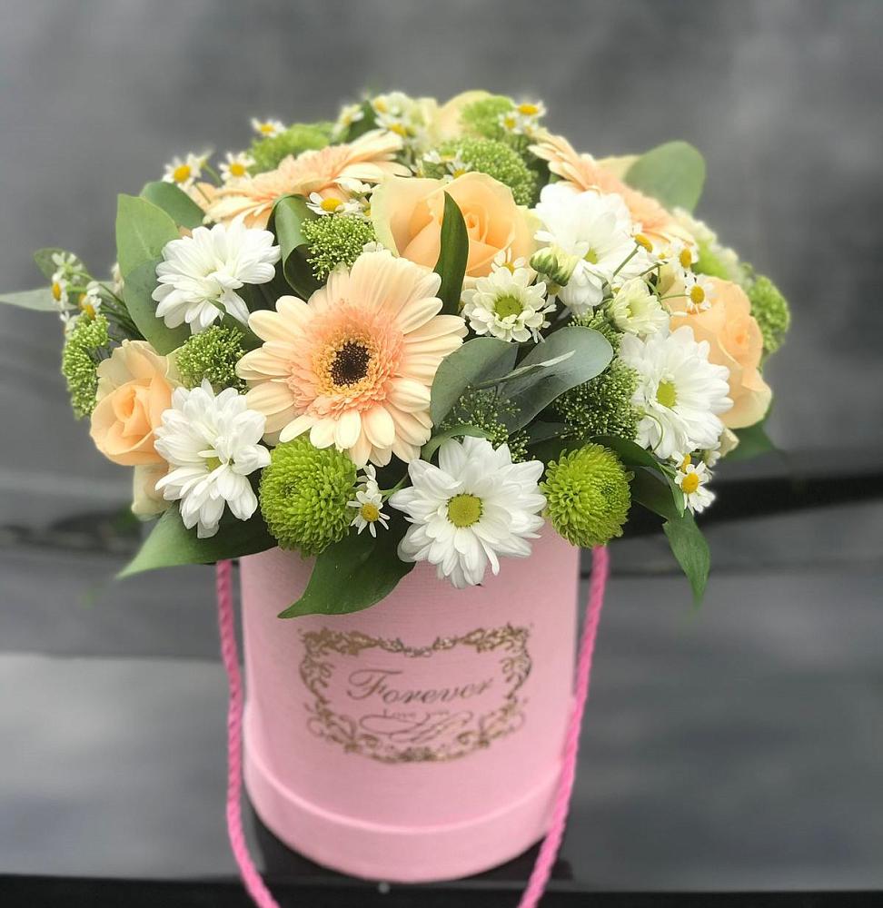 Цветочная композиция из Розы, Герберы и Хризантемы в шляпной коробке в Приморском