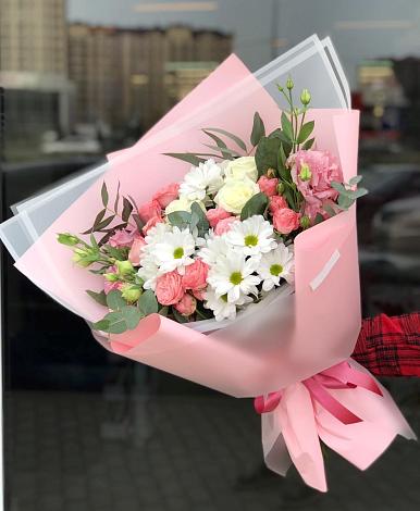 Букет цветов из: Розы, Лизиантусы и Хризантемы в Приморском