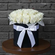 Цветочная композиция из Розы в шляпной коробке в Приморском